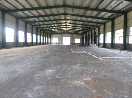 湘鋼陽(yáng)春耐火材料廠(chǎng)鋼結(jié)工程構(gòu)廠(chǎng)房